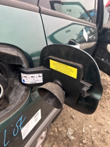 FIAT 500L 330 351 ,352 FUEL FLAP