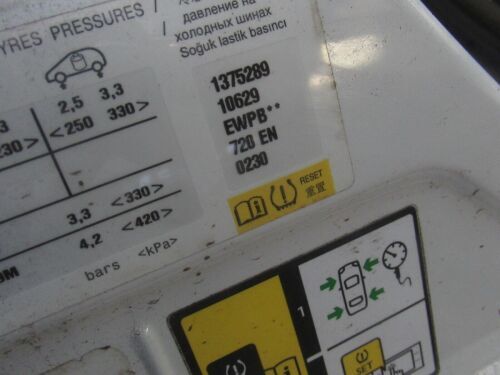 2014 PEUGEOT 308 HATCHBACK GENUINE FUEL FILLER FLAP / DOOR IN WHITE EWPB