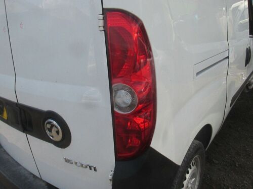 2017 VAUXHALL COMBO GENUINE OFFSIDE RIGHT DRIVER'S REAR BRAKE LIGHT UNIT
