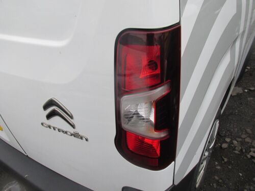 2019 CITROEN BERLINGO GENUINE OS DRIVERS COMPLETE REAR LIGHT GOOD CONDITION