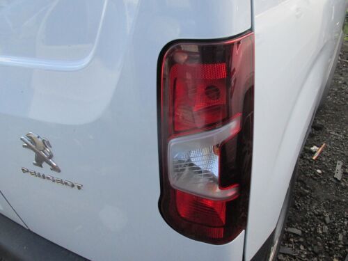 2023 PEUGEOT PARTNER 1.5 MANUAL GENUINE COMPLETE OFFSIDE DRIVERS REAR LIGHT
