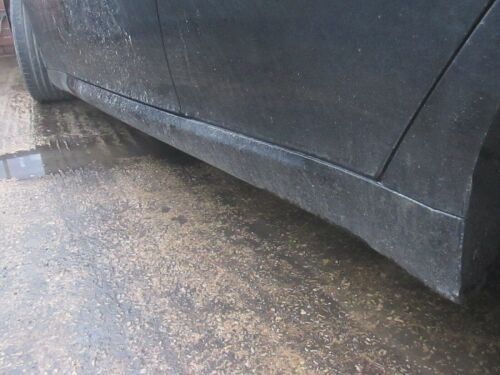 2017 ALFA ROMEO GIULIA SUPER NEARSIDE LEFT SIDESKIRT / SILL TRIM IN BLACK 601